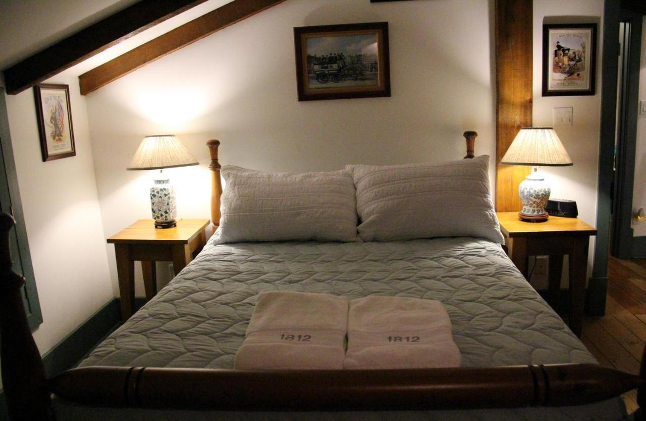 The Olde Angel Inn Niagara-on-the-Lake Exteriör bild